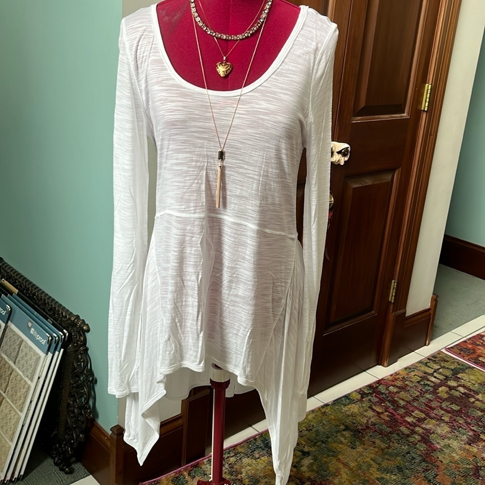 BCBG Top NWOT White asymmetrical hem burnout long sleeve stretch Size M